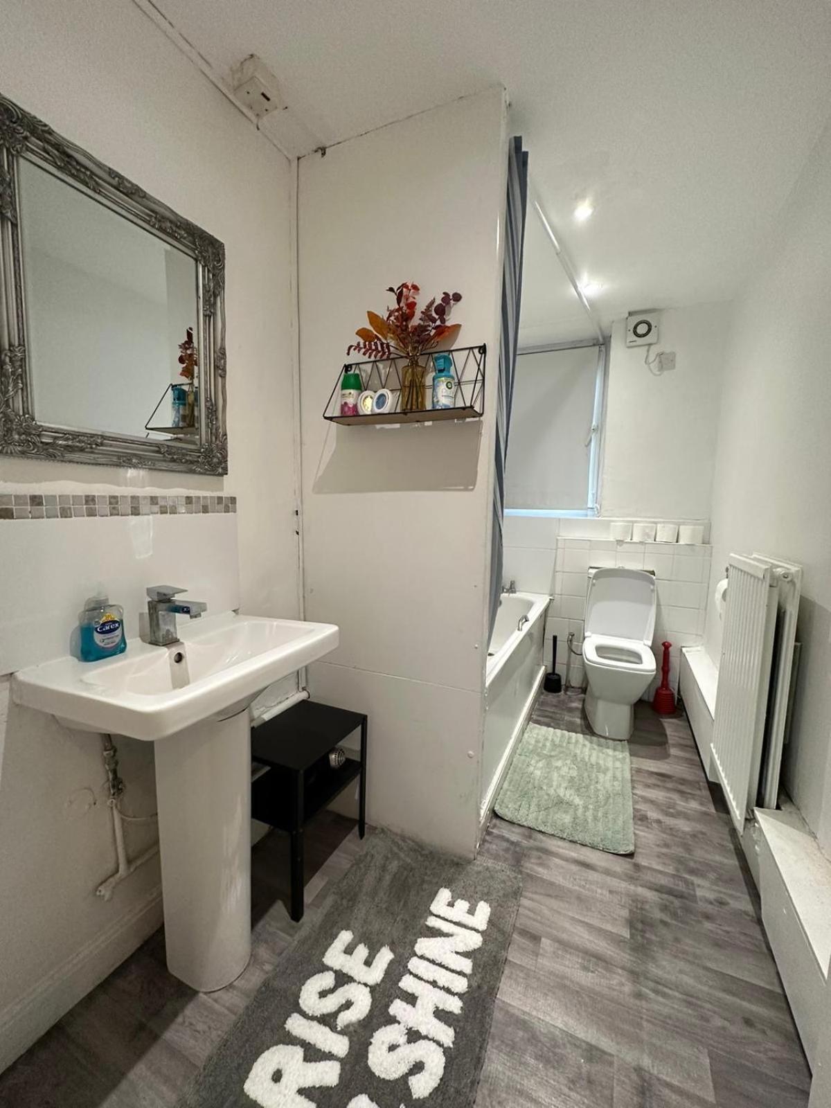 2 Bedroom Flat, 2 Minutes Walk To Bethnalgreen Station, Central London Exterior photo